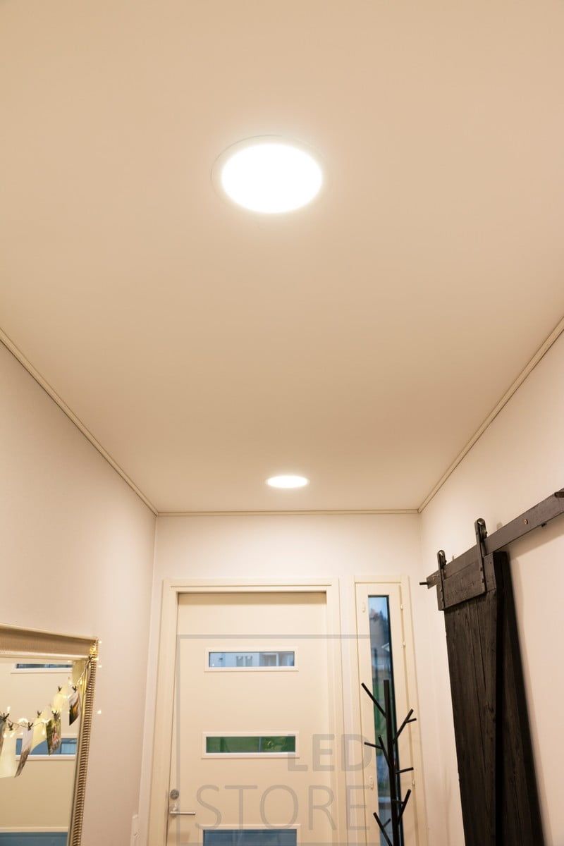 UPPOAVA ceilings in the hallway. The luminaire is a multi-purpose luminaire for indoor and outdoor use. Ledstore.fi